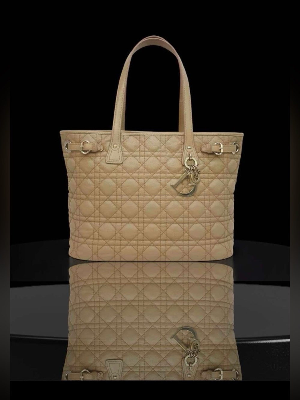 Dior Quilted Panarrea Cloth Tote,
Bag 💯 authentic